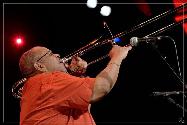 NIK_9155-in Fred Wesley 10-11-2015 (Zz)  (p).jpg